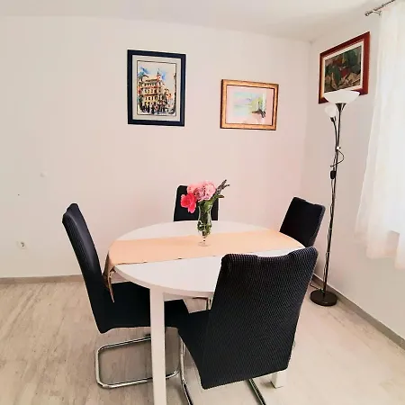Enjoy Life 2+2, Center Apartament Makarska