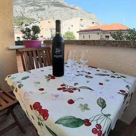 Enjoy Life 2+2, Center * Makarska