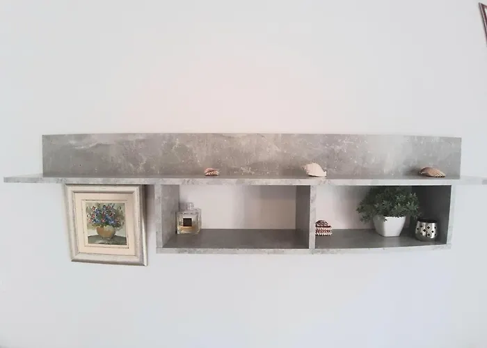 Enjoy Life 2+2, Center * Μακάρσκα