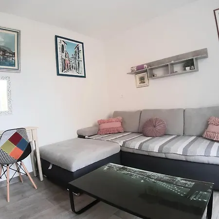 Enjoy Life 2+2, Center Makarska