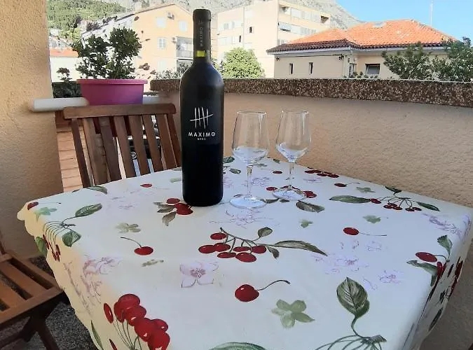 Enjoy Life 2+2, Center * Makarska