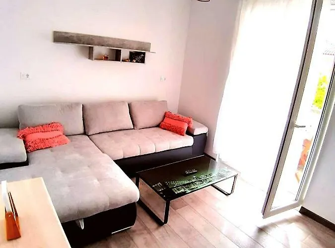 Enjoy Life 2+2, Center * Makarska