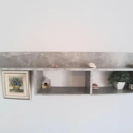 Enjoy Life 2+2, Center * מאקרסקה